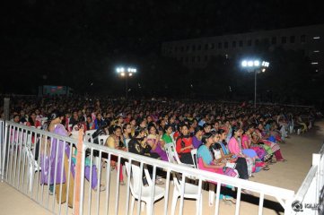 Kumari 21 F Movie Platinum Disc Function